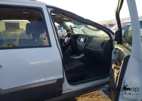 2005 Mazda Tribute S из США, поврежденный, VIN 4F2YZ04105KM33115